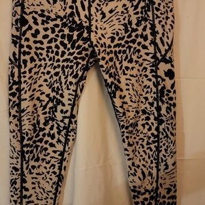 Nicole Miller Black and Tan Patterned Leggings